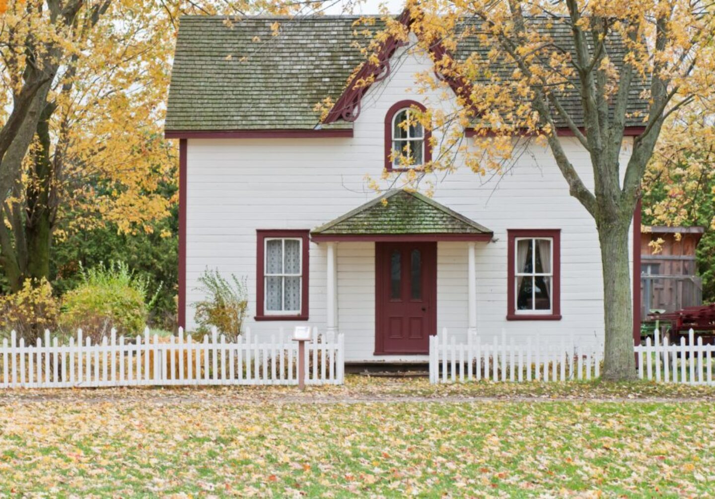 Photo by Scott Webb white house under maple trees