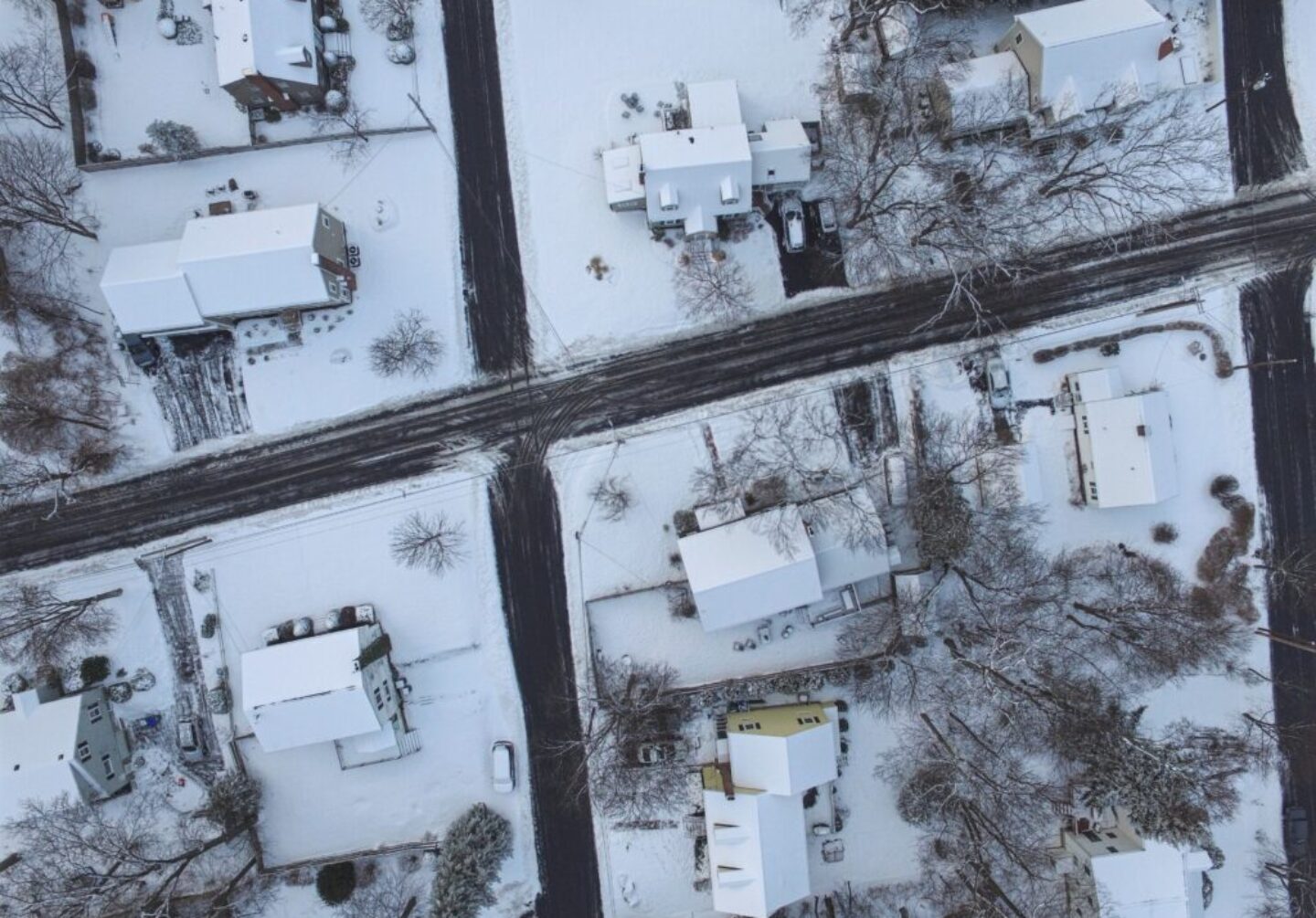 Photo by Larry Tseng top view photography of house covered with snow